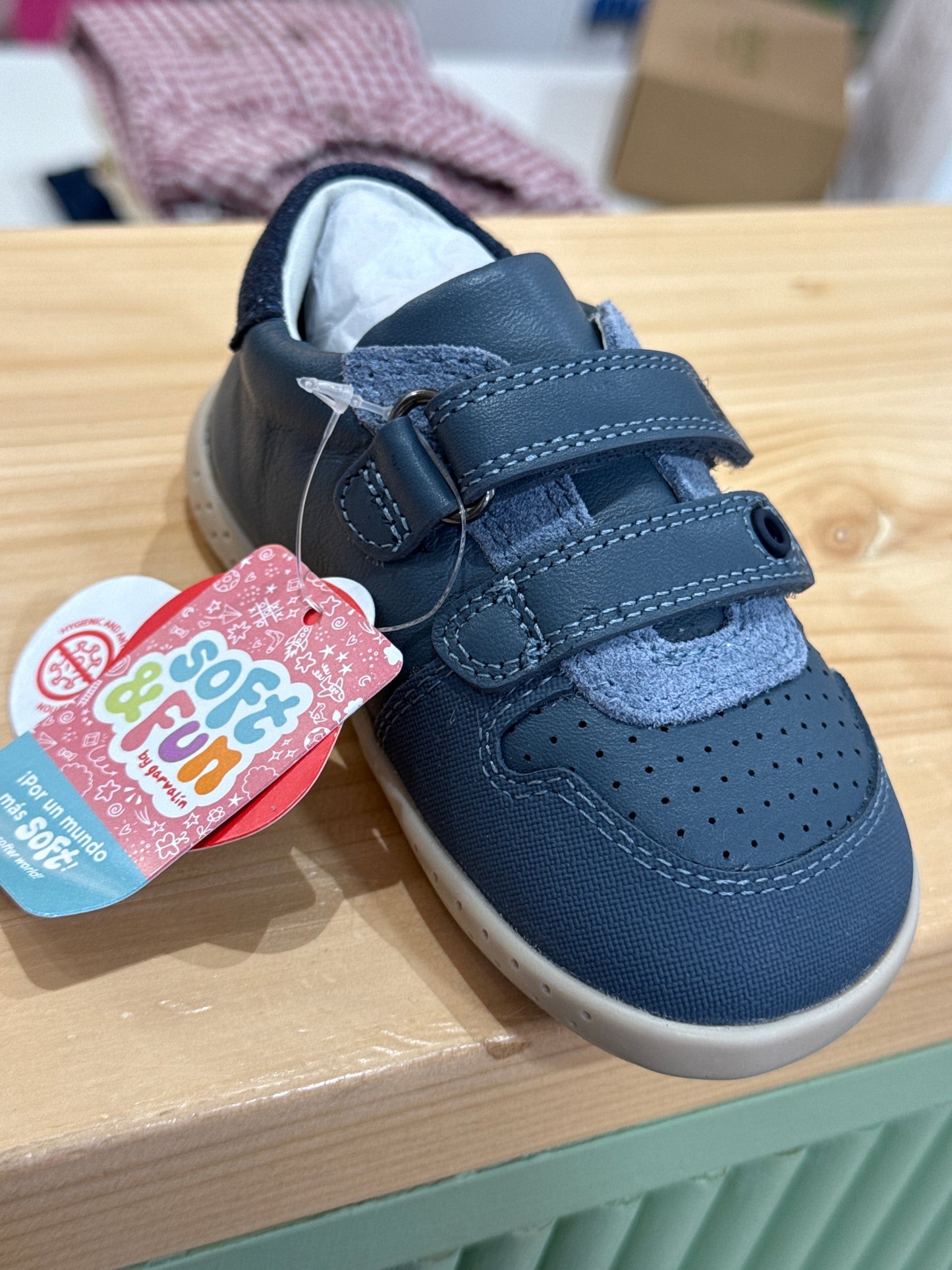 Garvalin blu jeans barefoot