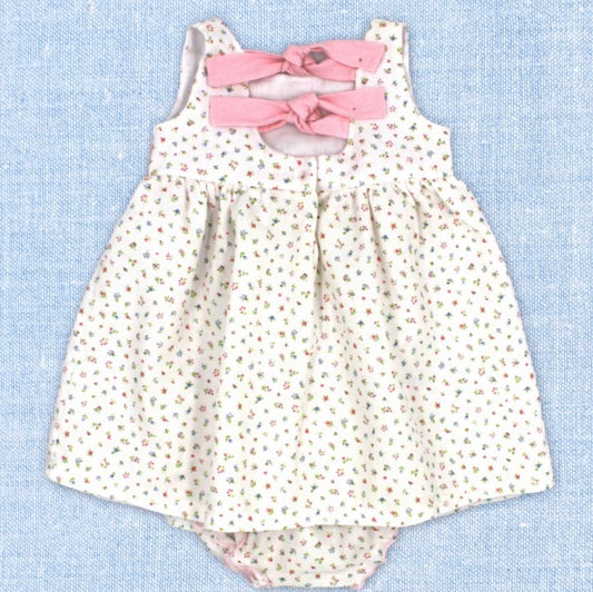 Vestito e mutandine rosa rapide